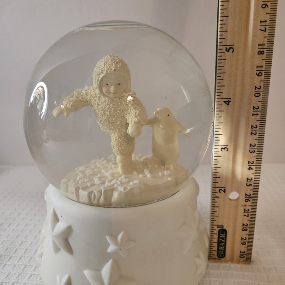 Department 56 Snowbabies Musical Snow Globe W/Penguin Ice Skating To The Waltz - Picture 6 of 9